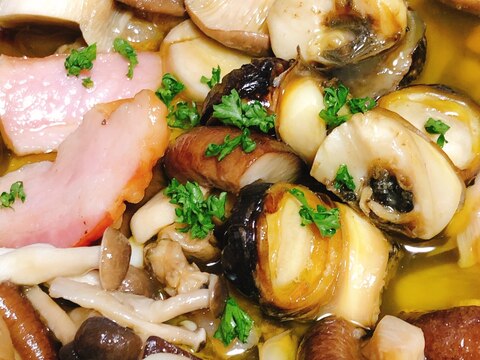 サザエとキノコのアヒージョ